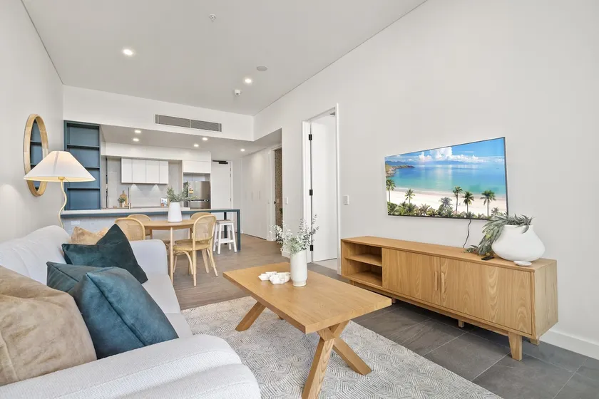 Ground Floor Apartment with Private Courtyard - Image 1