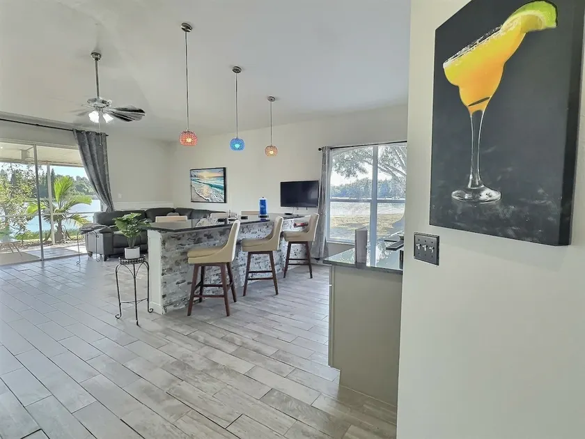Lakeside Retreat in Brandon, FL – 3 Bedroom, 2 Bat - Image 1