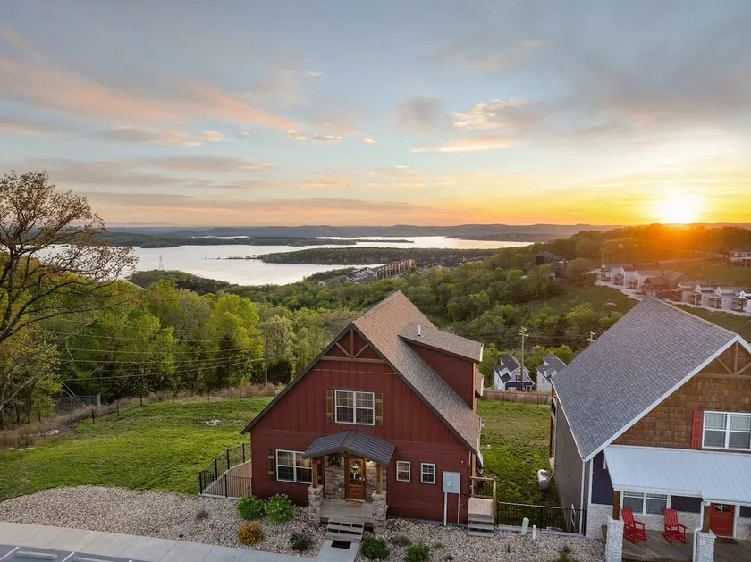 Gorgeous Hilltop Lake View! Great Location! - Image 1