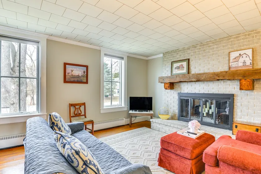 3 Blocks to Lake Ontario: Getaway in Cape Vincent! - Image 1
