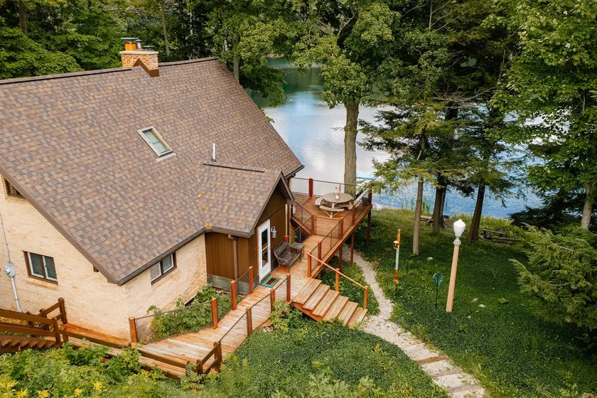 Loon's Lakehouse - Image 1