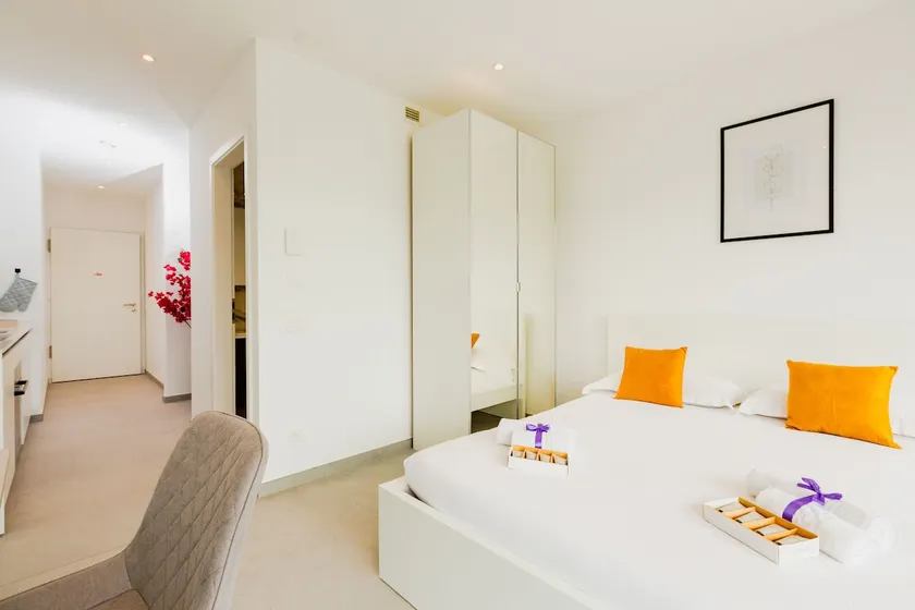 {Suite 405} Business Room, Gym, Modern, Relax - Image 1