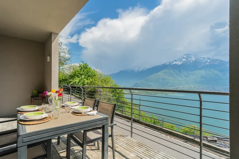 Calle apartment with lakeview by Rent All Como - Image 1