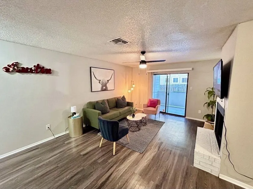 Posh King Pad | Pool•10 Min ATX! - Image 1