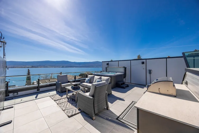 Modern home w/ Rooftop & Hot Tub - Image 1