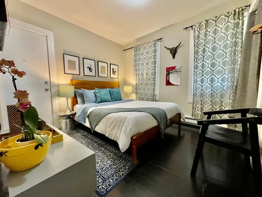 Gorgeous Huge Duplex 3 baths sleeps 6 Parking - Image 1