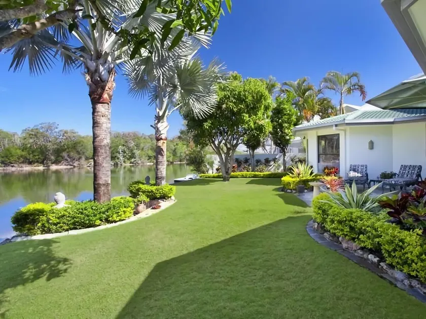 Wyuna Drive 53 - Beachfront home with an easy walk to Quamby place - Image 1