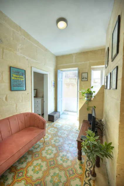 Traditional townhouse near seafront, roof terrace RTHE1-1 - Image 1