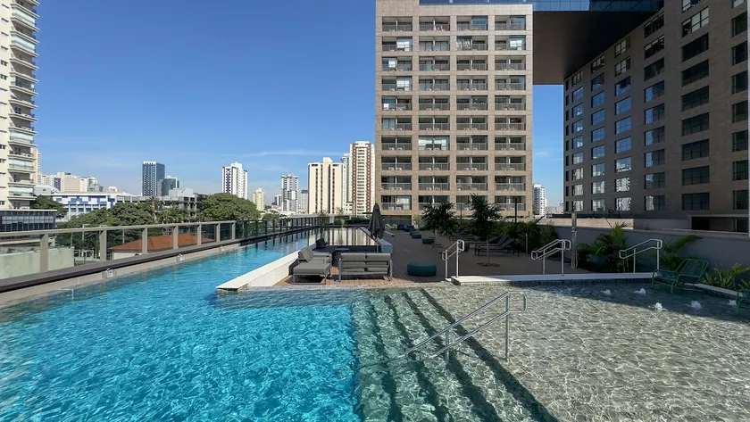 Premium Studio! Pool and Metro Just 3 Minutes Away - Image 1