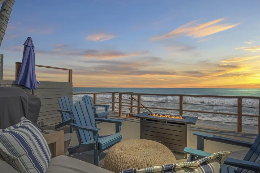 Oceanfront retreat w/ beach stairs - STR23-0121 - Image 1