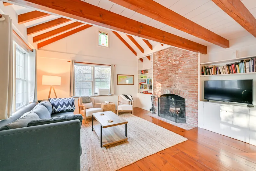 Walk to Amagansett Beach: Cottage w/ Deck! - Image 1
