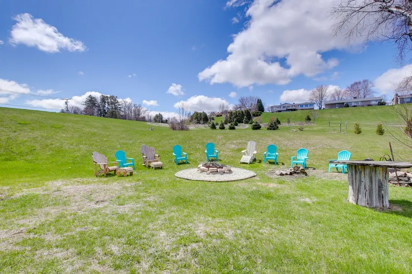 Pet Friendly Near Beach w/ Grill, Firepit, Games - Image 1