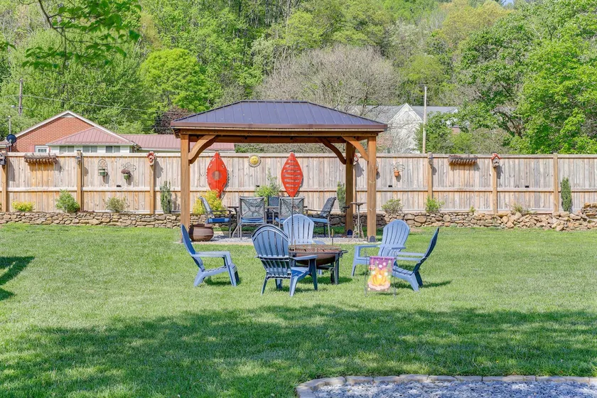 Walk to River & Trails: Cozy Damascus Cottage! - Image 1