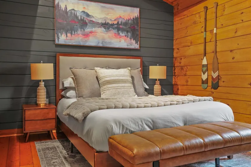 River Cabin | Firepit, Sauna, Private Deck - Image 1