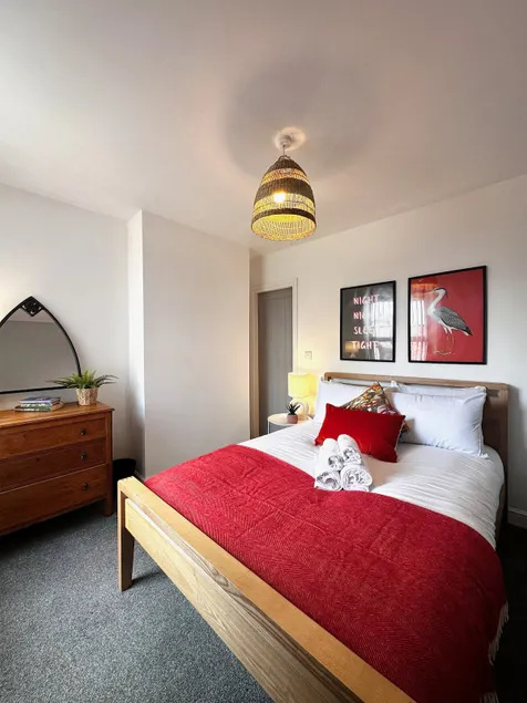 Ideal Wigan Base - 1BR for Cosy Stays - Image 1