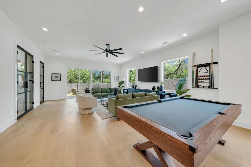 Great Deal, 6bd, Pool,  Game Room & Chef Kitchen - Image 1
