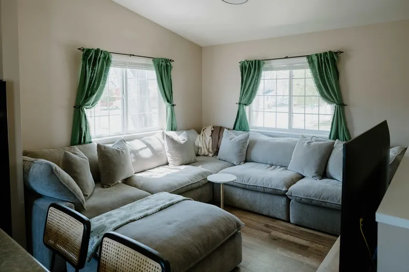 Comfy beds / Walk to DT / close to SCSU - Image 1