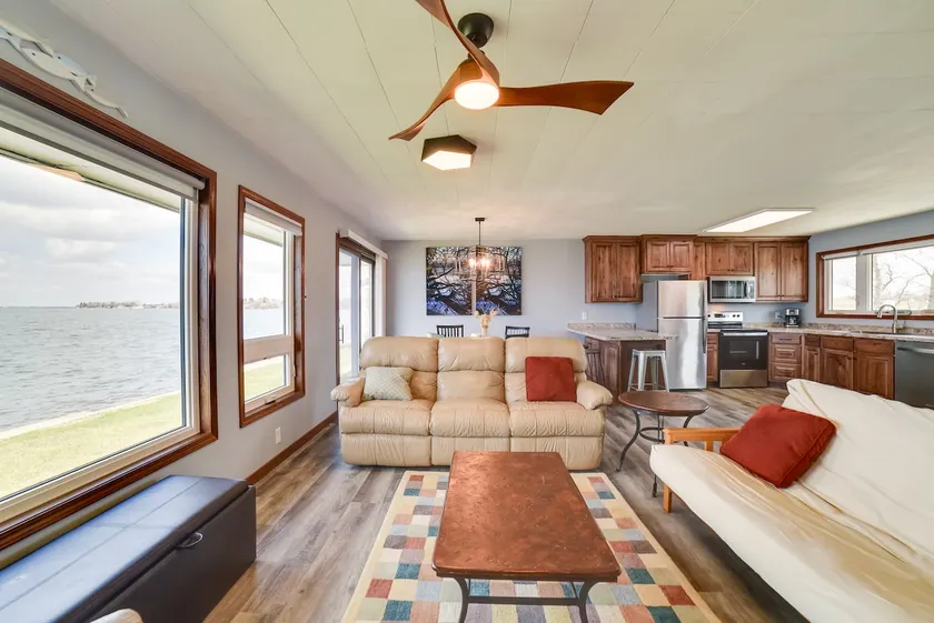 BBQ Ready: Lakefront Retreat in Watertown - Image 1