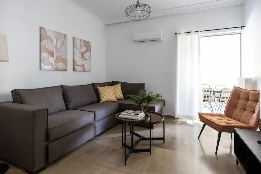 Stylish 1BR Retreat Near Alimos Beach Tram - Image 1
