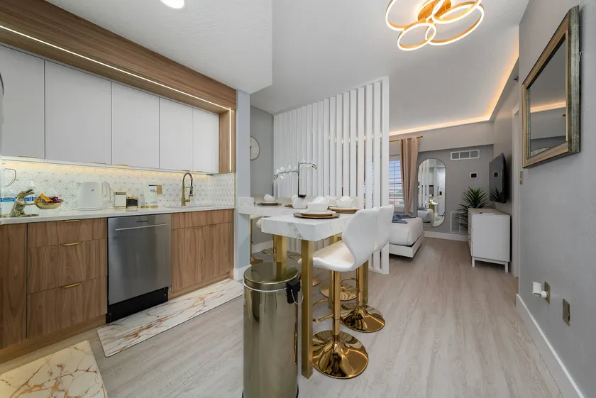 Orlando 2BR Apt | Full Kitchen | Near Parks - Image 1
