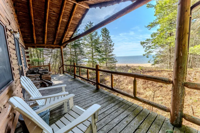 Snug UP: Upper Peninsula Fall Getaway - Image 1