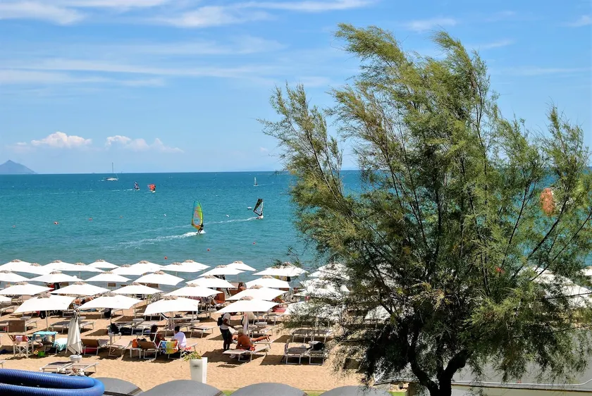 Sea Breeze Seafront Flat - Image 1