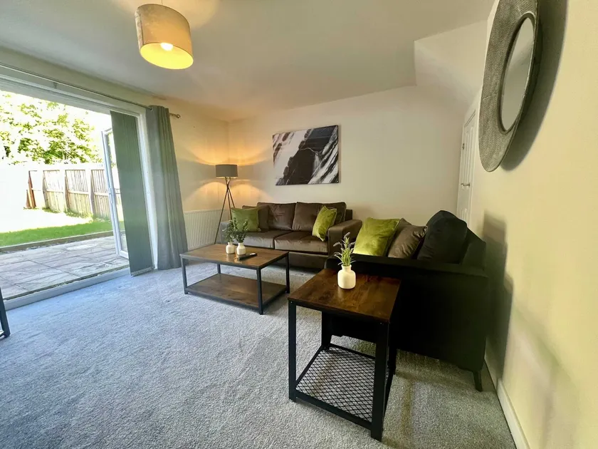 Earl House - Image 1