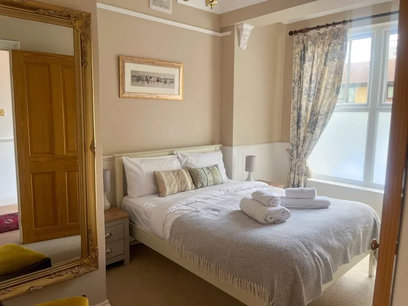 Elegant 1BR Retreat | Southend w/ Parking - Image 1