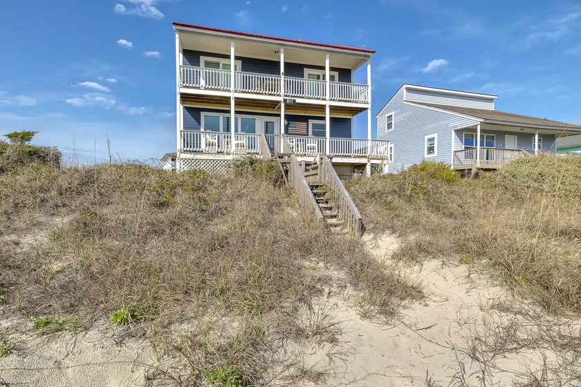 American Dream: 3 Bed / 2 Bath Oceanfront Home med 2 overdækkede verandaer tæt på Oak Island Pier - Image 1
