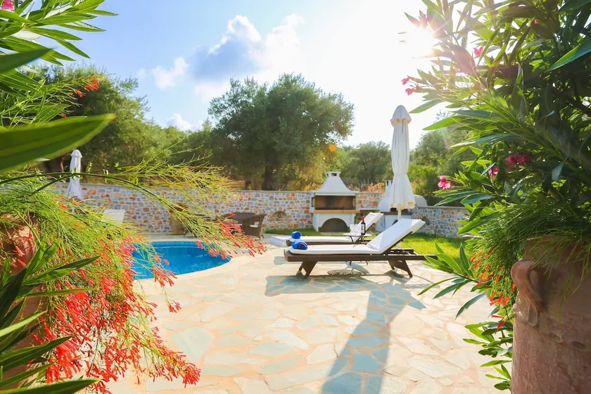 Spacious 5BR Villa with Sea Views + Private Pool - Image 1