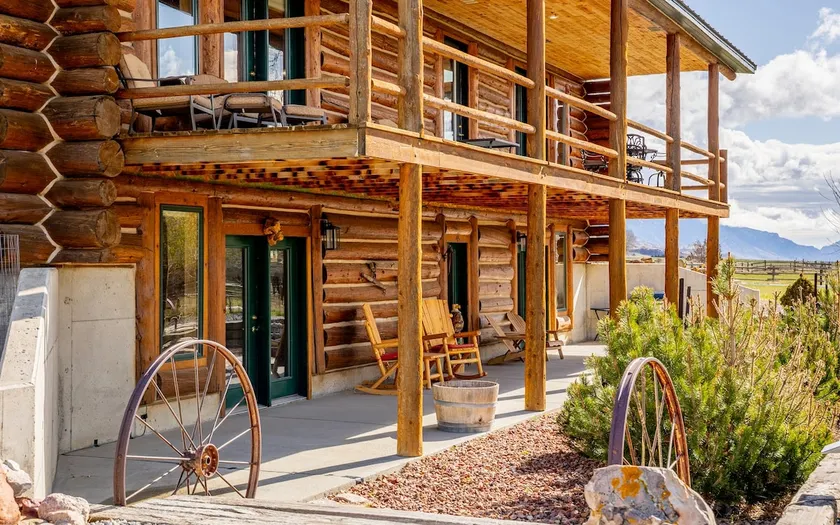 Yellowstone Valley Cabin - ideally located retreat - Image 1