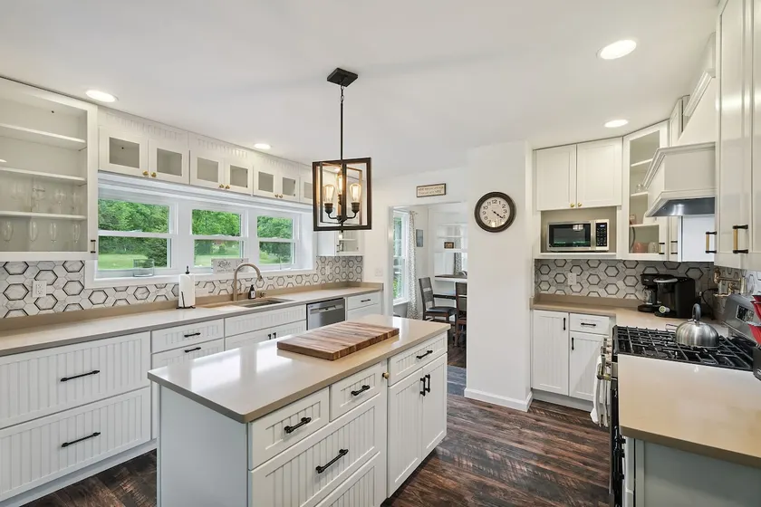 FLX Farmhouse | Seconds to Lake and Wineries - Image 1