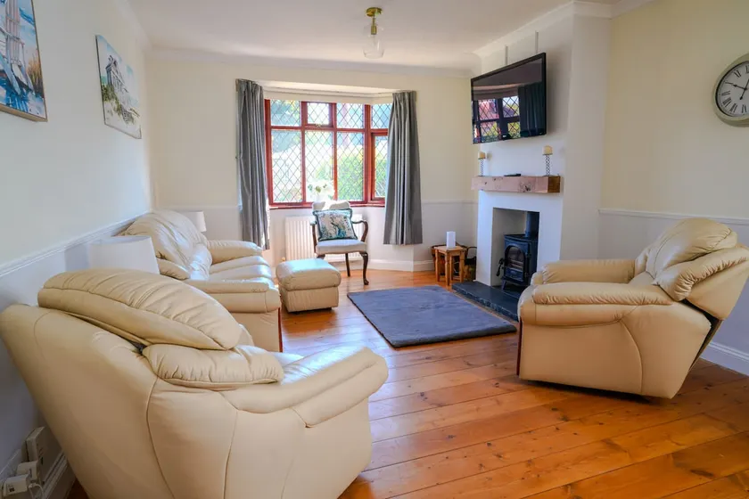 K Suites - Cozy Rural 3 bed House w/ free parking - Image 1
