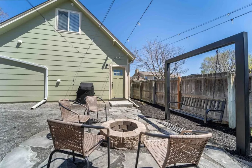 Morrison Getaway - 2BR House BBQ Free Parking - Image 1