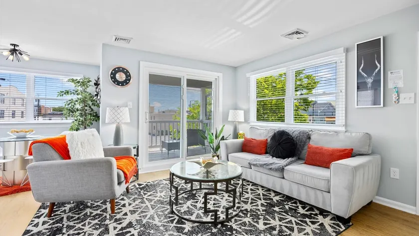 2BR Beach Escape - Walk to Boardwalk - Parking - Image 1