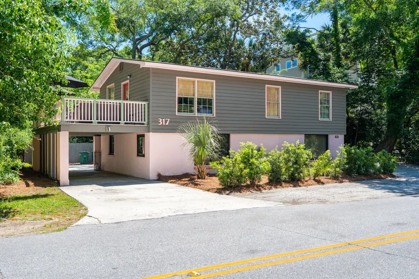 Folly Vacation Vintage Cottage 317 East - Image 1
