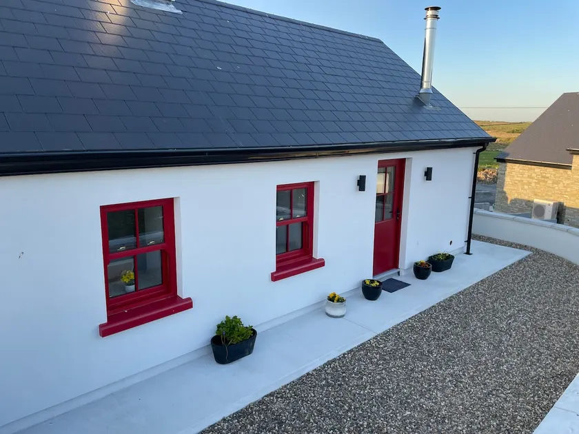 Dun Aengus Cottage on the Cliffs of Moher - Image 1