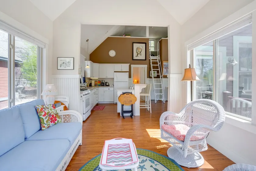 Lake Access & Pools: Sun-soaked Westford Cottage! - Image 1