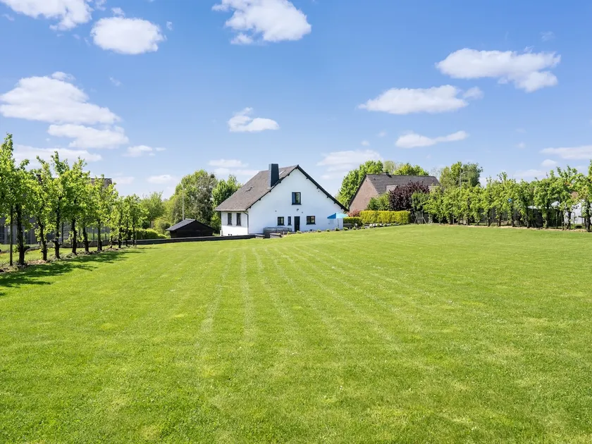 Villa Borgloon with Blossom Views and Jacuzzi - Image 1