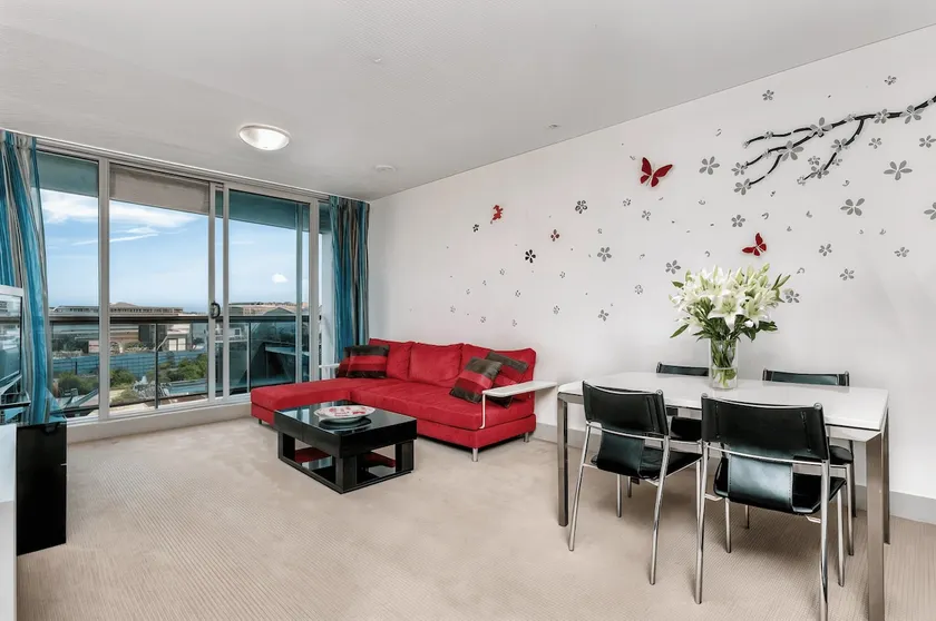 CBD comfort | Cityscape views meet poolside living - Image 1