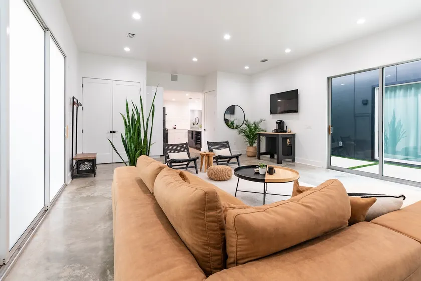 Walk to Midtown - Luxury 3/2 close to FSU! - Image 1