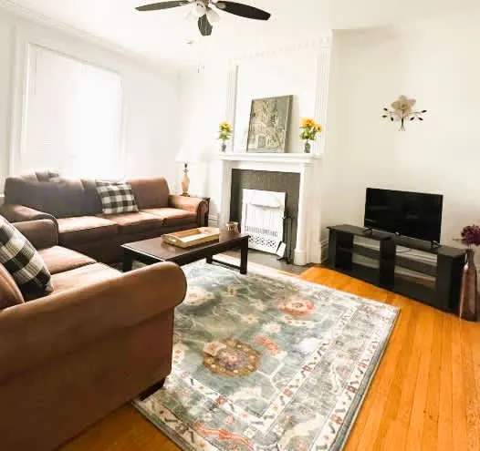 Stunning 3BR-Private Entrance-Renovated-Near City - Image 1