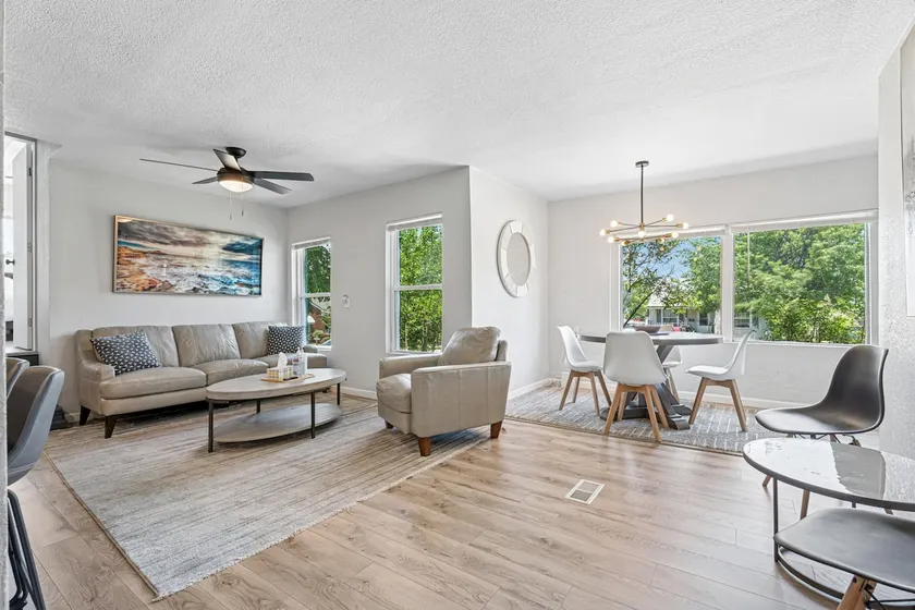 6BR Home | 10 mins Fair Park, Sleeps 14 #NW38 - Image 1