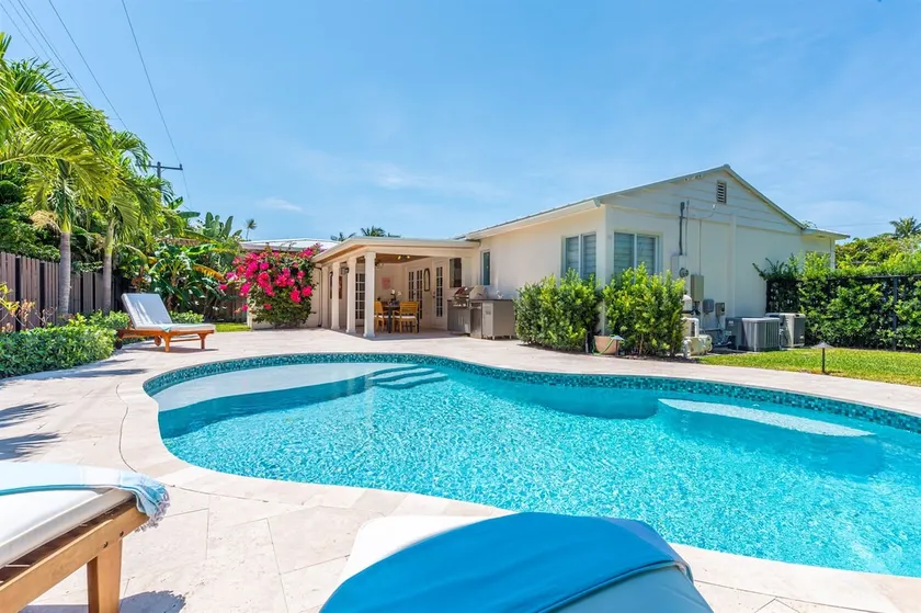 Palm Beach Retreat Pool Walk to Intracoastal - Image 1