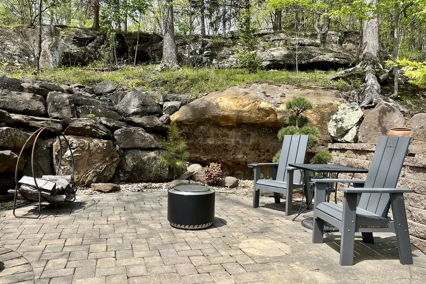 Romantic Cottage w/ Hot Tub & Views - Image 1