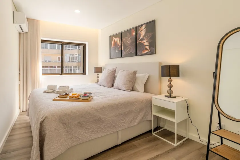 Spacious & Stylish Flat with Garage by HostWise - Image 1