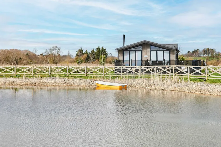 Luxury Lakeside Chalet With Private Hot Tub - Image 1