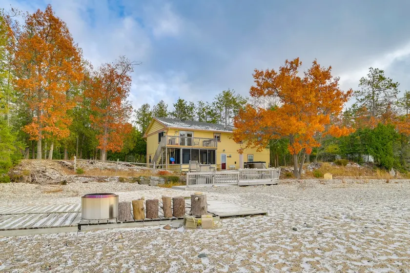 Breathtaking Sunsets: Lake Huron Beachfront Escape - Image 1