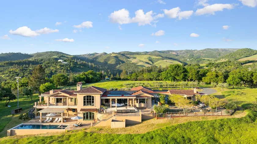 Luxury Hilltop Estate in Sonoma | 20 Acres - Image 1