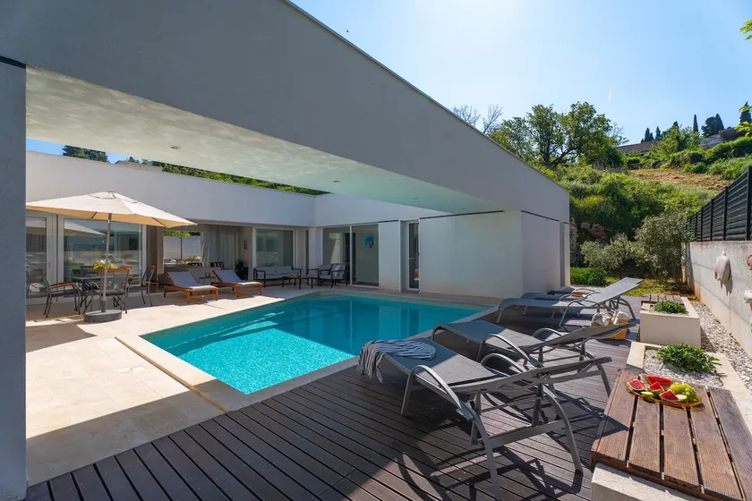 Villa Island Pearl A Stunning Oasis of Luxury and Serenity on Brač Island - Image 1